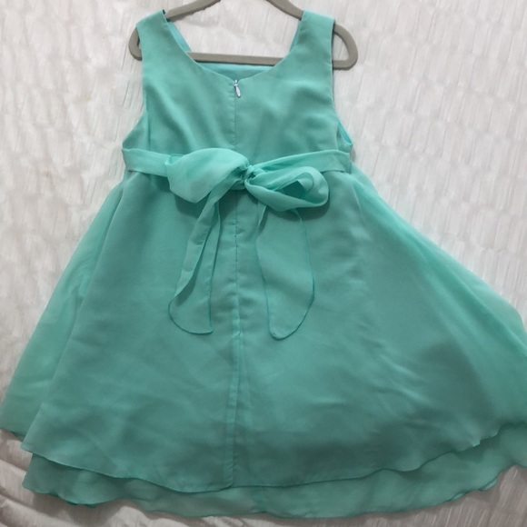 Little girl party dress. Remove able flower pin . MINT green - Picture 2 of 3